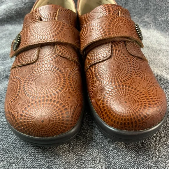 Alegria Joleen Brandy Loafer US 9EU 39 Brown Platform Slip on Leather Tooled - Picture 3 of 12